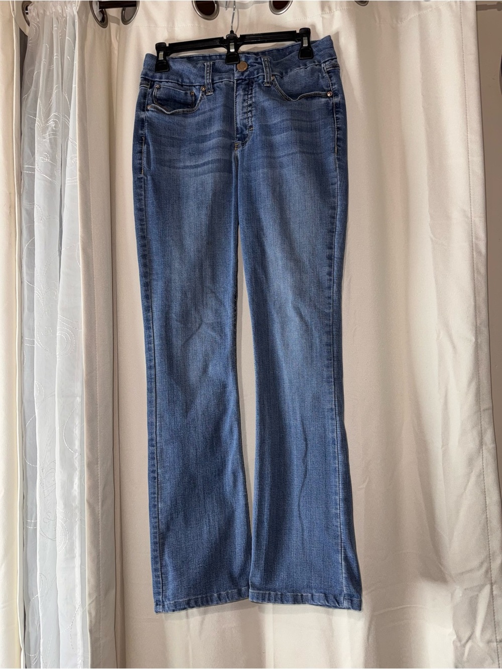 Seven7 Classic Blue Women's Jeans - Mid Wash soft stretch EUC bootcut flare